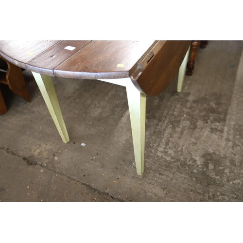 589 - Drop leaf table