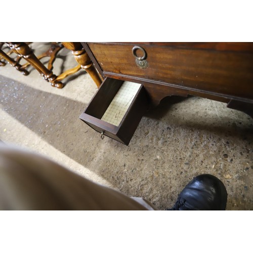 590 - Mahogany Georgian bureau/desk with brush & slide