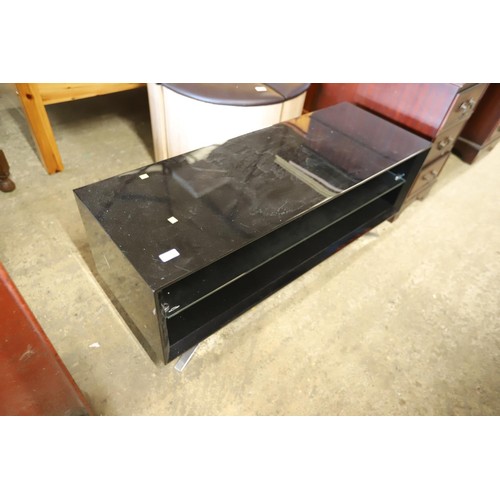 606 - High gloss black modern TV unit with chrome legs