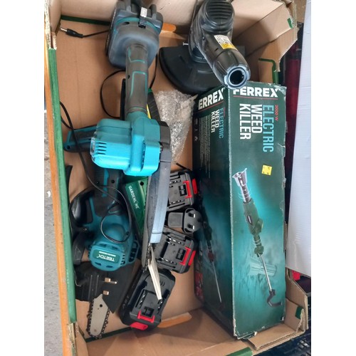 300 - Box of garden stuff