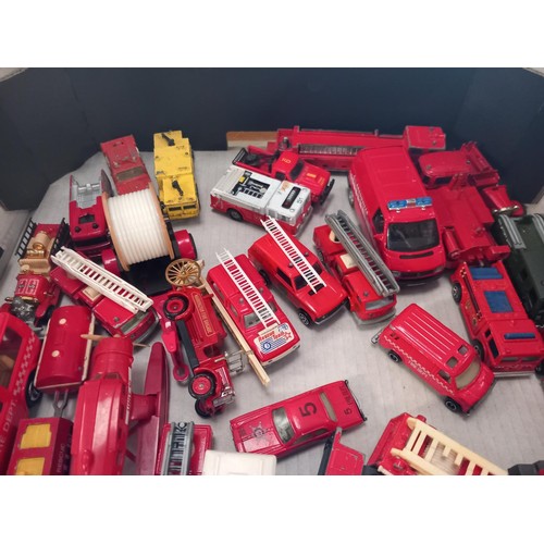 301 - Box of diecast fire engines & support vehicles