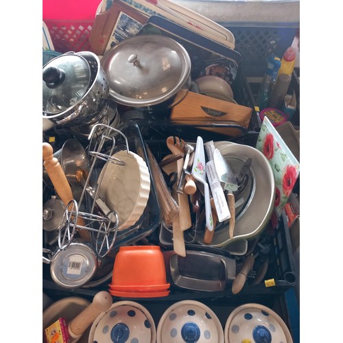 323 - Large qty of kitchen ware, saucepans, Pyrex, bread bin, crockery, etc