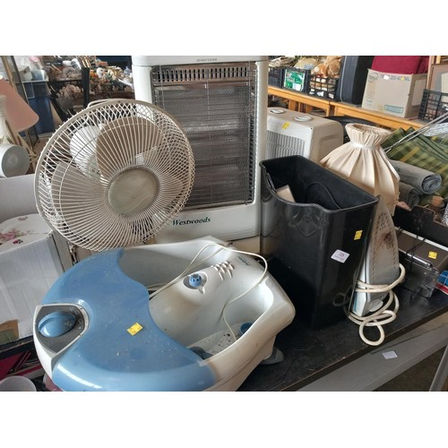 328 - Electrics, fan, 2 heaters, lamp, shredder, Bush radio - warranted until 12 noon Tuesday following th... 