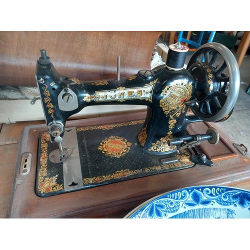 392 - Sewing machine