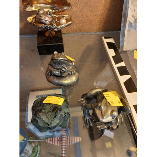 436 - Selection of bronze & pewter frogs