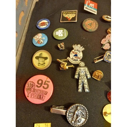 445 - Badges & pins, incl vintage 'mods' & 'tube warriors'