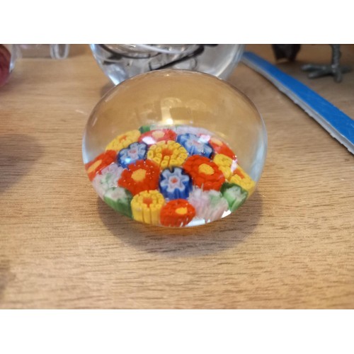 473 - Various glass paperweights