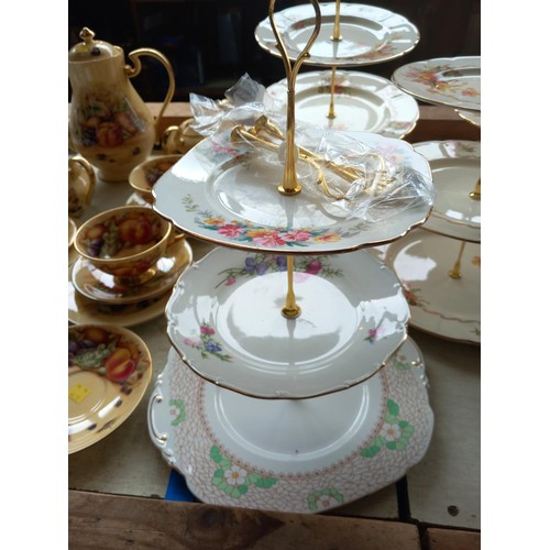 504 - 5 vintage cake stands