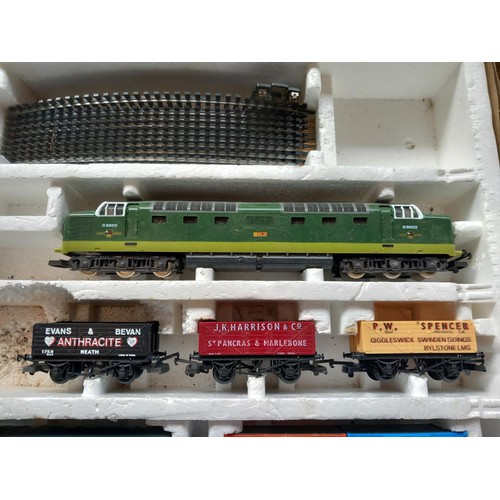 509 - Lima 00 gauge train set