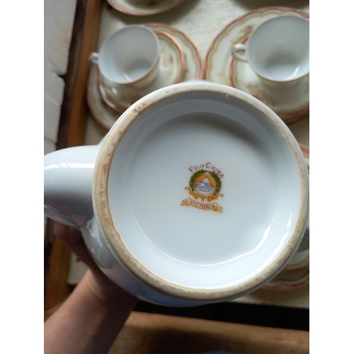 514 - Fuji china 'Victoria' tea set 19 pieces (only 5 cups & saucers) made in occupied Japan