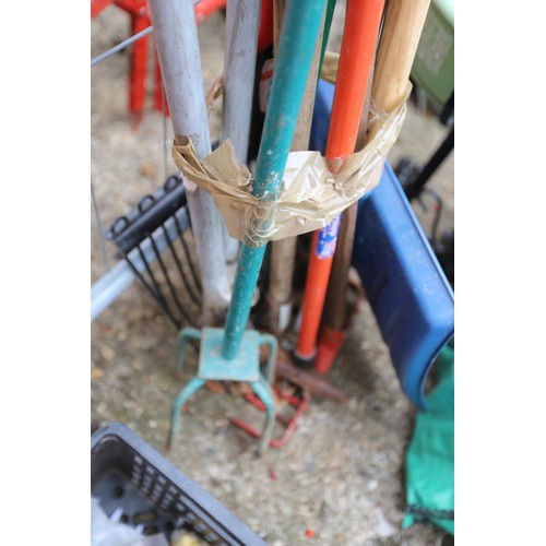 19 - Qty of garden misc, incl various tools, hanging baskets, metal stands, etc