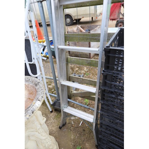 36 - Metal 2 way stepladder