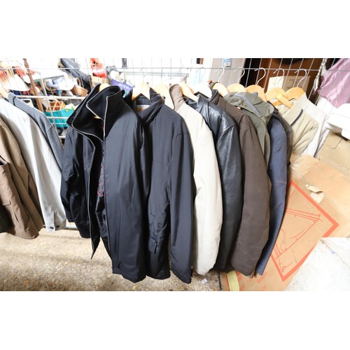 130 - 10 men's jackets/coats, all size large