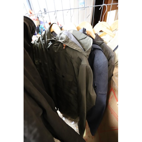 130 - 10 men's jackets/coats, all size large