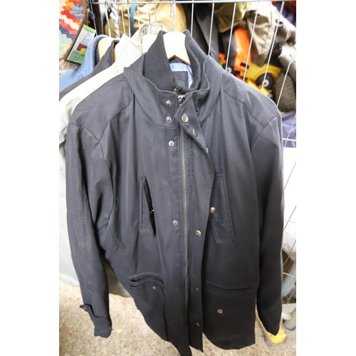 132 - 4 men's jackets/coats - all size XL