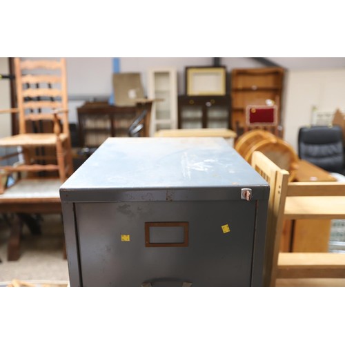 173A - 4 drawer metal filing cabinet