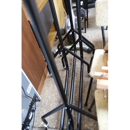 196 - 4 black metal hanging rails