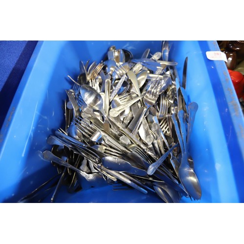 282 - Box of cutlery