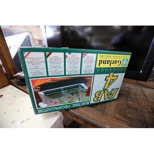 290 - Electric propagator - warranted until 12 noon Tuesday following the above sale