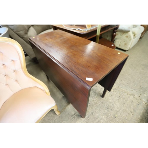 555 - Georgian drop leaf dining table