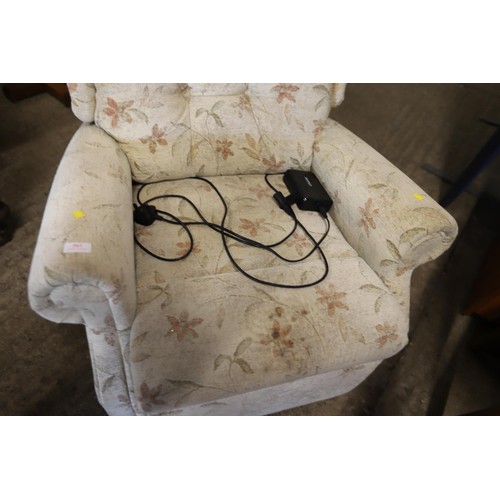 561 - Electric reclining armchair - warranted until 12 noon Tuesday following the above sale