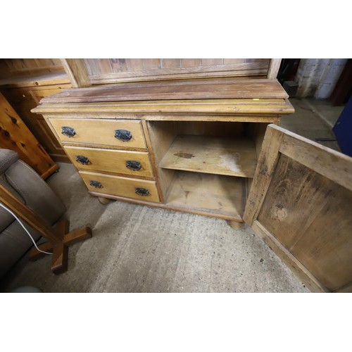 566 - Welsh dresser, pine