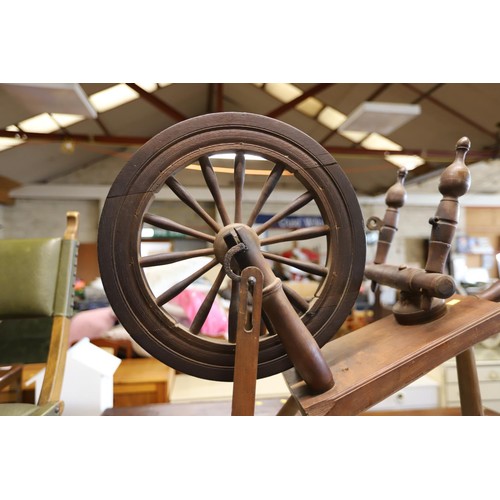 572 - Spinning wheel