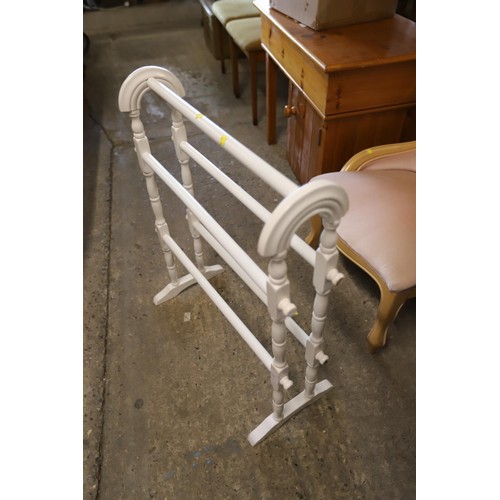 573 - White towel rail