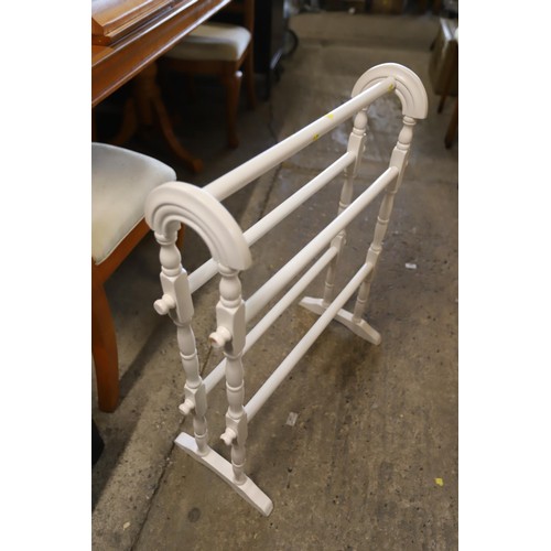 573 - White towel rail