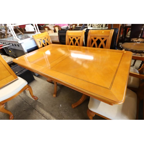 576 - Dining table & 6 chairs