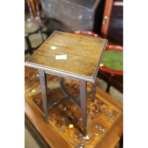 581 - Small low square side table