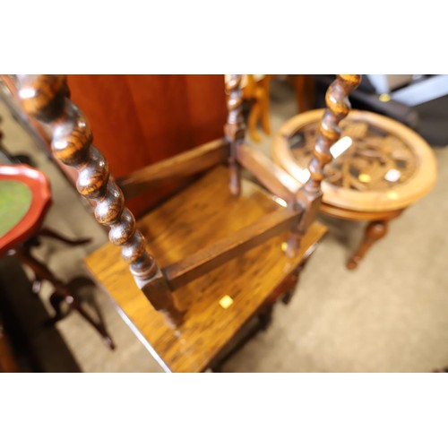 586 - Oak barley twist occasional/hall table with scalloped edge