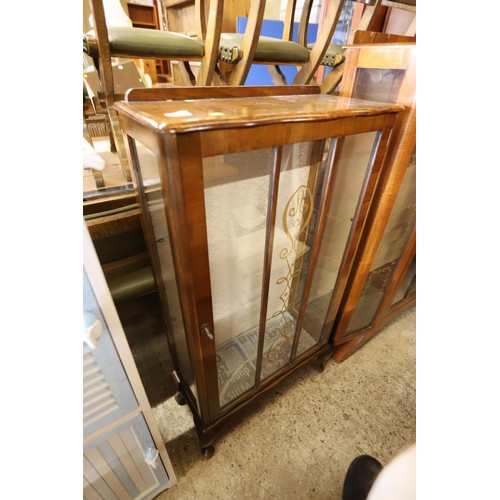 592 - Vintage display cabinet