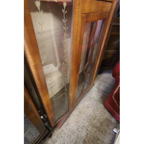 593 - Vintage wooden display cabinet with drawer & key