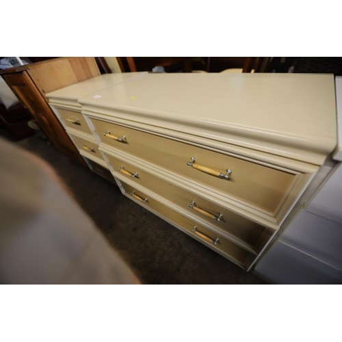 600 - 3x various chest of 3 drawers