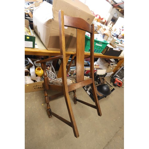 605 - Oak carver chair