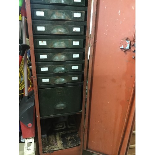 532A - Vintage locker with key