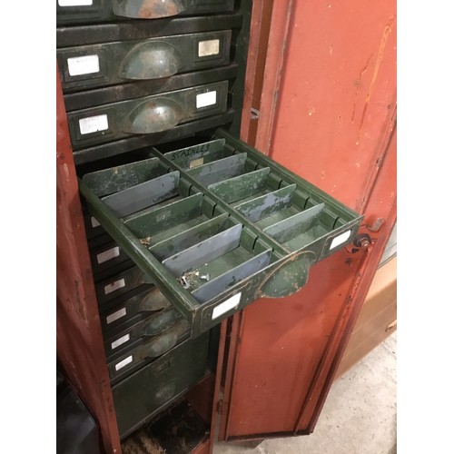 532A - Vintage locker with key