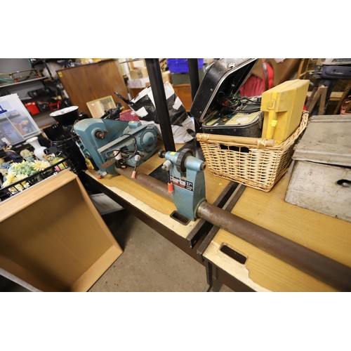 91 - Clark woodworking lathe (incl accessories, chuck, etc) - warranted until noon tues following the abo... 