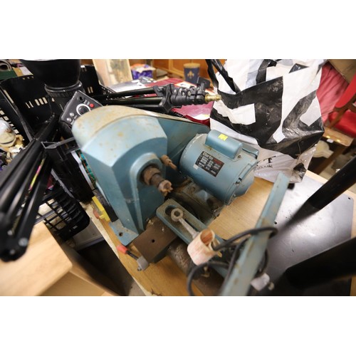 91 - Clark woodworking lathe (incl accessories, chuck, etc) - warranted until noon tues following the abo... 