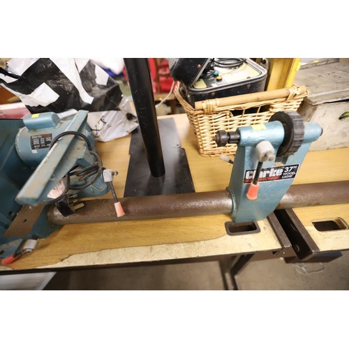 91 - Clark woodworking lathe (incl accessories, chuck, etc) - warranted until noon tues following the abo... 