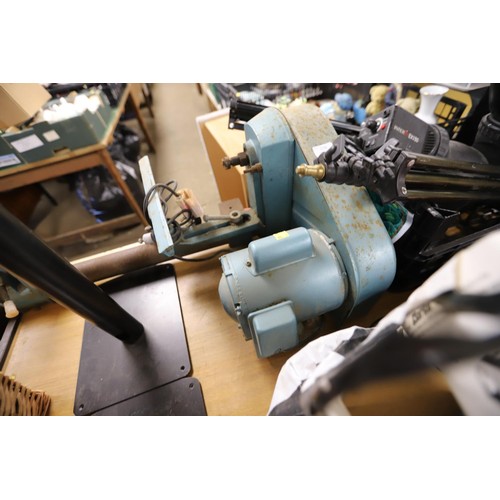 91 - Clark woodworking lathe (incl accessories, chuck, etc) - warranted until noon tues following the abo... 