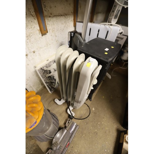 172 - Small oil filled radiator - warranted until 12 noon Tuesday following the above sale