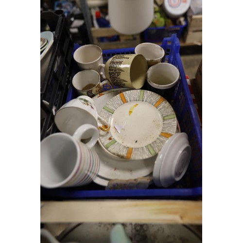 285 - 6 boxes of crockery & glassware