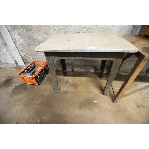 161 - Small metal workbench