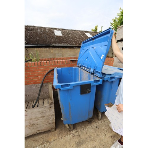 128 - Large blue wheelie bin