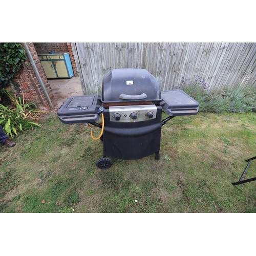 90 - New York three burner gas barbecue with sideburner