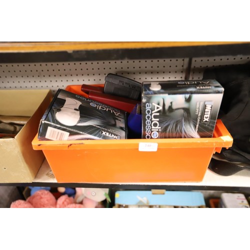 253 - Tray of office accessories