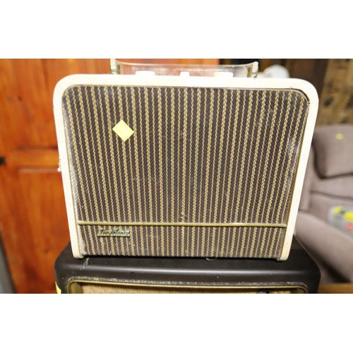 313 - 2 antique radios