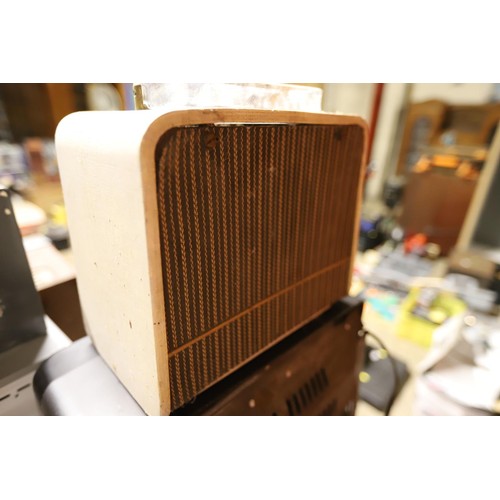 313 - 2 antique radios